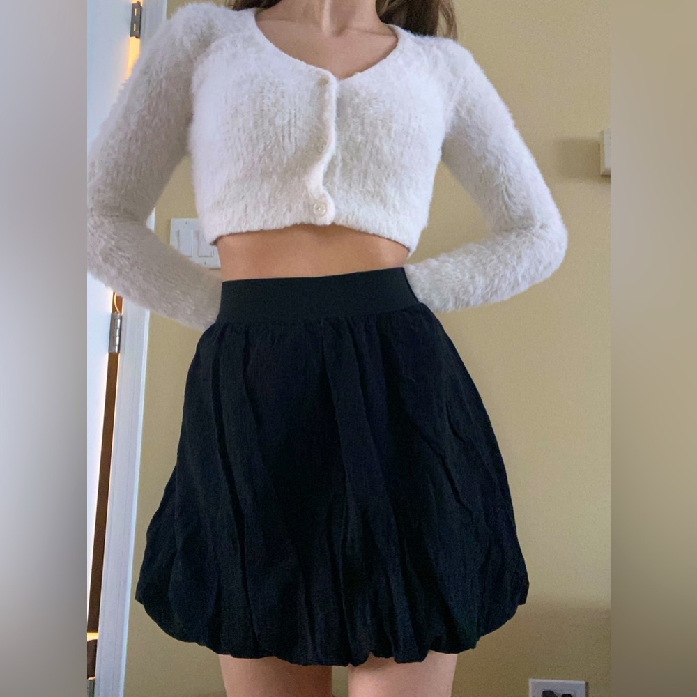 Black skirt with elastic waistband